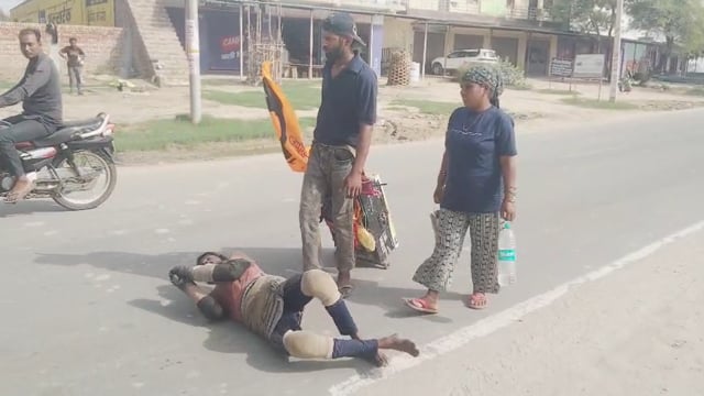 आस्था और भक्ति का अनोखा अंदाज, देखकर हर कोई हुआ हैरान