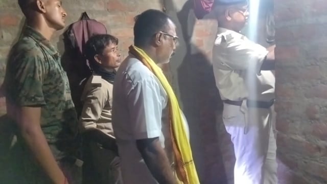 संदिग्ध परिस्थितियों में फंदे से लटका मिला युवक का शव, जांच में जुटी पुलिस।