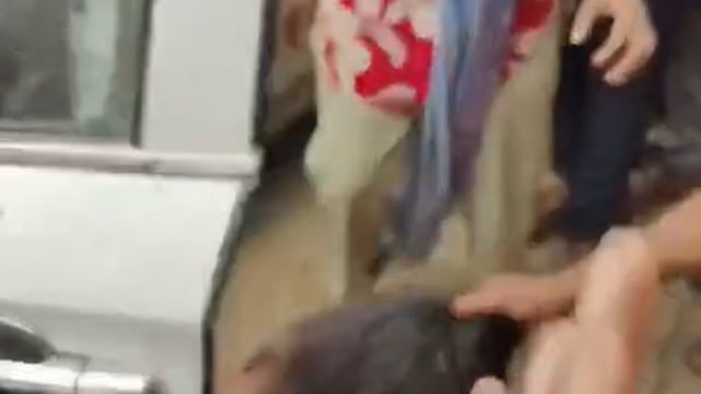 माशूका के साथ रंगे हाथों पकड़ा गया दो बच्चों का पिता,पत्नी और बेटी ने सिखाया सबक।