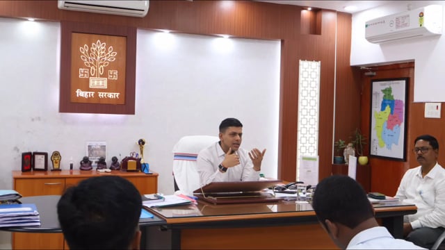 अतिक्रमण, लोक शिकायत और राजस्व सेवाओं पर डीएम की पैनी नजर: लापरवाह अधिकारियों को सख्त चेतावनी