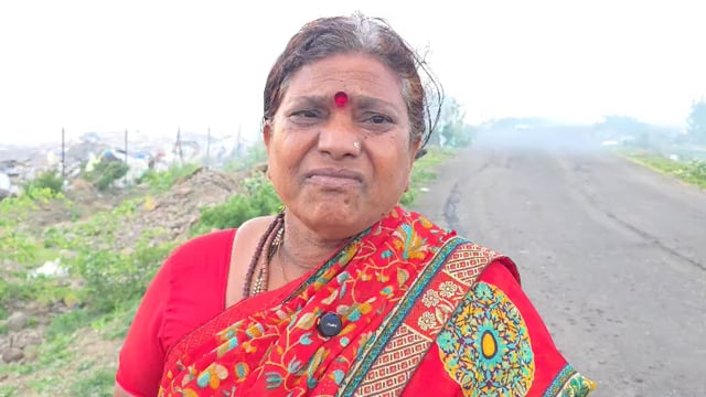 कचरा डेपोत लागलेल्या आगीच्या धुरामुळे परिसरातील नागरिक हैराण 