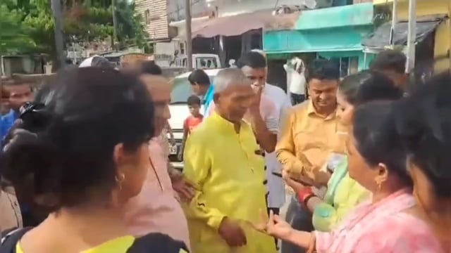 पूर्व मंत्री रामसरन वर्मा का युवक को थप्पड़ मारने का वीडियो वायरल, राजनीतिक हलचल तेज