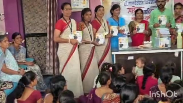 खासदार डॉ नामदेव किरसान यांच्या वाढदिवसानिमित्त गजानन मंदिर घारगाव येथे महिलांना नोटबुकचे वाटप