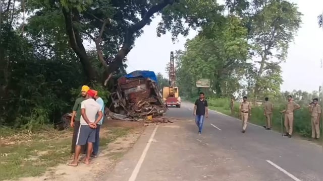 पेड़ से टकराया आलू लदा ट्रक,राणा प्रताप निवासी चालक की दर्दनाक मौत