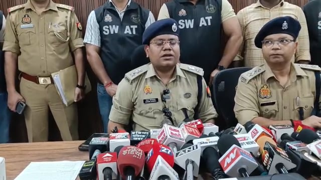 गाजियाबाद स्वाट टीम, क्राईम ब्रान्च व थाना साहिबाबाद पुलिस टीम कमिश्नरेट गाजियाबाद की संयुक्त कार्यवाही में नौकरी दिलाने का झांसा देकर साइबर धोखाधड़ी करने वाले गिरोह का पर्दाफाश, 20 अभियुक्त गिरफ्तार। कब्जे से भारी मात्रा में साइबर अपराध में प्रयुक्त उपकरण व दस्तावेज बरामद।*