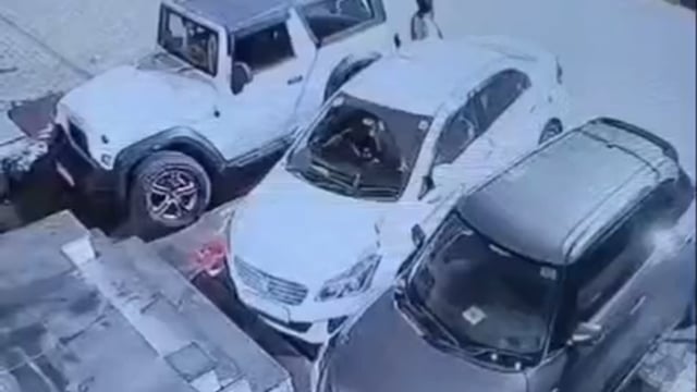 *यूपी: बुलंदशहर में युवक ने कार का शीशा तोड़कर, 6 ग्राम सोना और 60 हजार रुपये चोरी कर फ़रार,