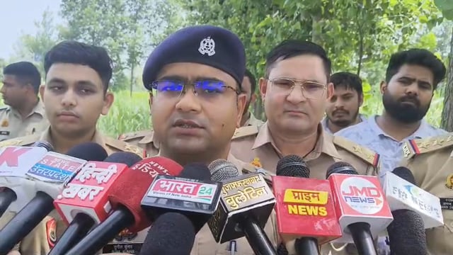 मुजफ्फरनगर l गिरफ्तार अभियुक्त तालिब के विरुद्ध उत्तर प्रदेश एवं उत्तराखंड के विभिन्न जनपदों में लूट, डकैती, चोरी, गैंगस्टर एक्ट सहित डेढ़ दर्जन से अधिक अभियोग पंजीकृत बदमाश को पुलिस ने दबोचा