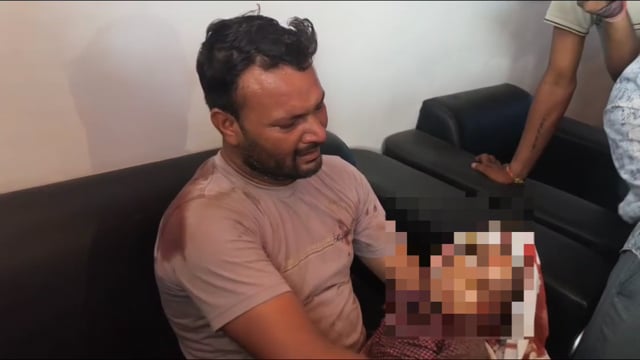 "मथुरा में स्कूल बस का कहर! कक्षा दो के मासूम की दर्दनाक मौत, गुस्साए ग्रामीणों का कॉलेज में हंगामा"