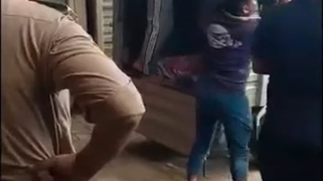 मिठाई कारखाने में काम करने वाले 32 वर्षीय युवक की संदिग्ध मौत परिजनों ने लगाया हत्या का आरोप।