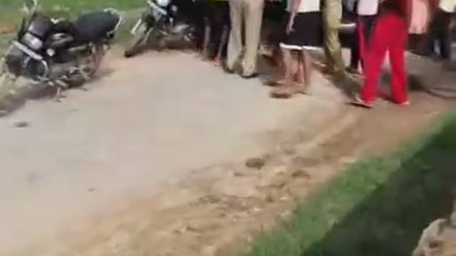 थाना सुरीर के गांव बेरा में।पुलिसकर्मियों और ग्रामीणों में झड़प