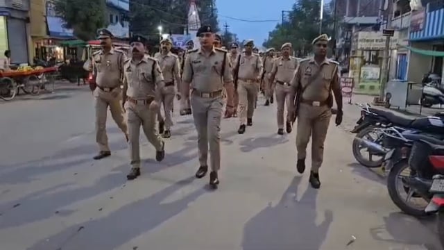 कांवड़ यात्रा को शांतिपूर्ण और सकुशल संपन्न कराने के लिए प्रतापगढ़ पुलिस का फ्लैग मार्च एसपी दीपक भूकर #latest_news 
