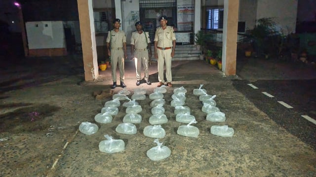 पुलिस ने बाधार में छुपा कर रखी गई 320 लीटर महुआ शराब की बरामद, अज्ञात के विरुद्ध प्राथमिक