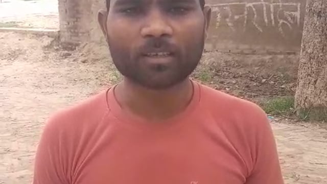 विपिन कुमार अपने परिवार के साथ पटियाली से आ रहे थे सोनेक मोड पर चार अज्ञात व्यक्तियों ने उनके साथ  गाली गलौज व मारपीट की₹2200 छीन लेने का आरोप 

शाहजहांपुर। कांट थाना क्षेत्र के ग्राम बरेड़ा निवासी विपिन कुमार ने मिर्जापुर थाना पुलिस को दिए शिकायती पत्र में आरोप लगाया है कि मंगलवार शाम करीब 4:30 बजे जब वह अपने परिवार के साथ ईको कार (UP 25 DH 3953) से 

पीड़ित का आरोप है कि आरोपी शराब के नशे में थे। उन्होंने गाली-गलौज करते हुए मारपीट की और उनकी जेब से ₹2200 छीन लिए। शिकायत में दो मोटरसाइकिलों के नंबर UP 24 BA 1603 और UP 87 W 9841 भी दर्ज कराए गए हैं। पीड़ित ने आरोपियों के खिलाफ रिपोर्ट दर्ज कर कानूनी कार्रवाई की मांग की है।