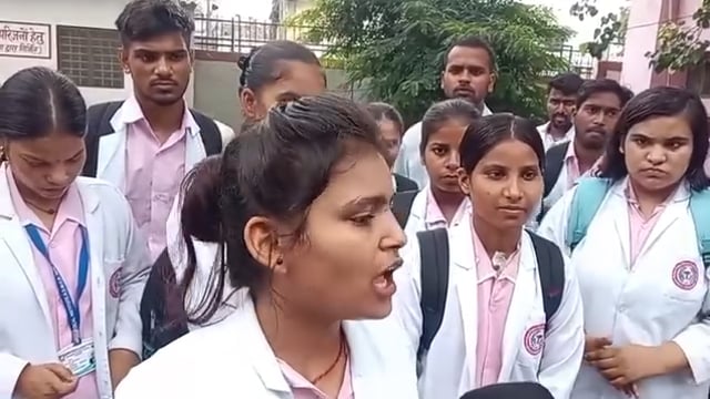 विधायक के नाम पर गुंडागर्दी! पैरामेडिकल छात्रा को बाल पकड़कर घसीटा, मेडिकल कॉलेज में तोड़फोड़ से मचा हड़कंप