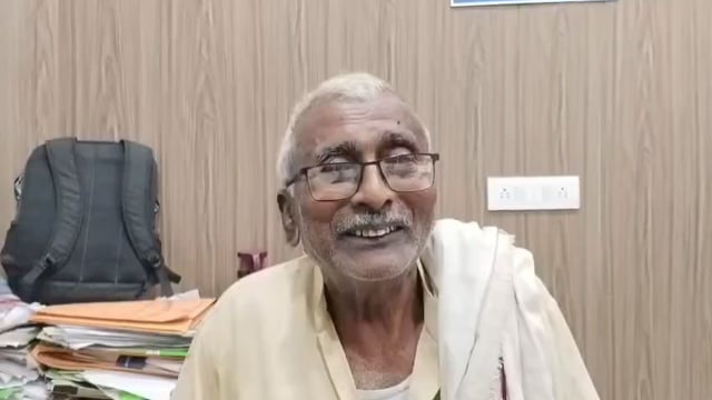 बगहा: महीनों से अटका दाखिल-खारिज हुआ पूरा, राजस्व पदाधिकारी रवि प्रकाश चौधरी की पहल से बुजुर्ग को मिली राहत