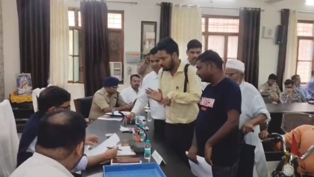 दिव्यांगों की 8 सूत्रीय मांगों को लेकर जिलाधिकारी को सौंपा ज्ञापन