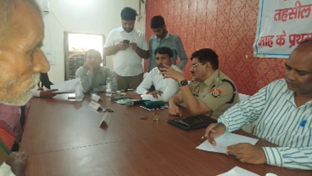 MANT-समाधान दिवस में खुलीं जनसमस्याओं की परतें, अधिकारियों के सामने पहुंचे, 40 मामले,,