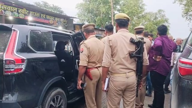 *गाजीपुर में पूर्व सांसद अतुल राय के काफिले पर पुलिस का शिकंजा, एक घंटे चली सघन तलाशी*