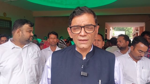 रोस्टर के अनुसार पंचायत सचिवालय में बैठेंगे लेखपाल व ग्राम पंचायत अधिकारी: डीएम ने दी चेतावनी