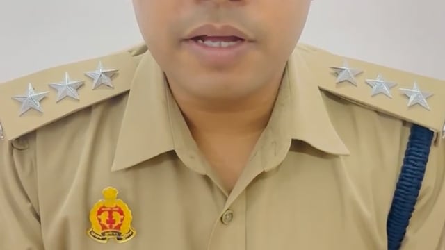 बलरामपुर सुरंगनुमा गड्ढे में फंसे युवक को पुलिस ने बचाया 