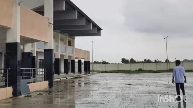 उद्घाटनाअभावी चामोर्शीतील नवे बसस्टॉप बंद पावसात नागरिक व विद्यार्थीची गैरसन  