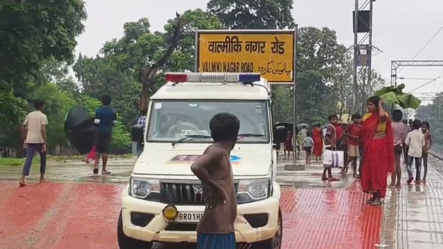 वीटीआर में ट्रेन की चपेट में आया जंगली भालू, दो घंटे प्रभावित रहा रेल परिचालन