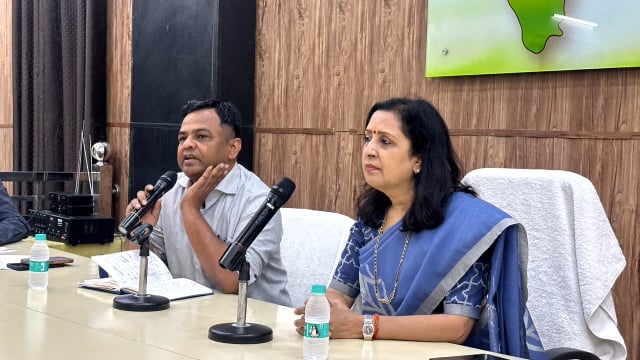 मुजफ्फरनगर नगरपालिका परिषद परिसर में आगामी कांवड़ यात्रा के सफल, सुव्यवस्थित एवं स्वच्छ संचालन को सुनिश्चित करने हेतु एक महत्वपूर्ण बैठक आयोजित