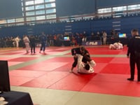 Sleeve grip - shin to shin come up