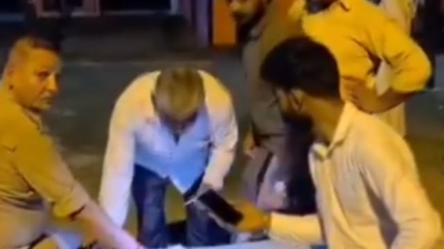लक्सर! गड्ढे से निकले साधुओं के शव! क्षेत्र में सनसनी! पुलिस जांच में जुटी!