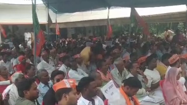 मैरिटार ग्राम सभा स्तिथ विधायक केतकी सिंह के आवास पर बूथ अध्यक्षो का किया गया सम्मेलन