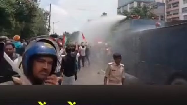 *🆕️ बिहार ब्रेकिंग....*
*NEET पेपर लीक और प्रदर्शन कर रहे छात्रों पर लाठीचार्ज के विरोधियों की अब यहां ली गई खबर......*
पटना में छात्रों पर लाठीचार्ज और वाटर कैनन का इस्तेमाल, NEET पेपर लीक के खिलाफ कर रहे थे प्रदर्शन