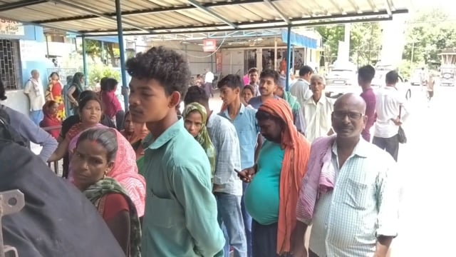 डॉक्टरों की हड़ताल से ओपीडी सेवा ठप, मरीजों की बढ़ी परेशानी, सुरक्षा की मांग पर अड़े चिकित्सक।