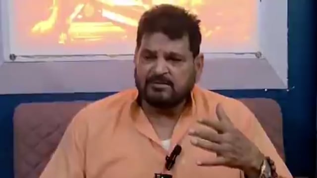 ब्रजभूषण शरण सिंह ने कहा कि- 
छात्रों के पवित्र आंदोलन को लेफ्ट राइट वालों ने फिर से हाई जैक कर लिया....ये छात्रों के साथ धोखा हुआ है.....राहुल  गांधी और वामपंथी लोगो ने इसको हाई जैक कर लिया"