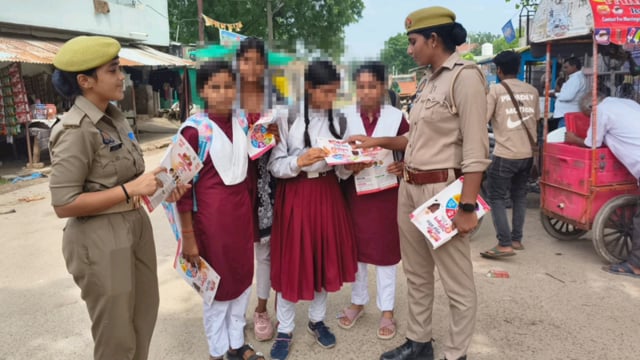 मिशन शक्ति अभियान के तहत मानिकपुर पुलिस ने छात्राओं को महिला सुरक्षा, साइबर अपराधों से बचाव#latest_news 