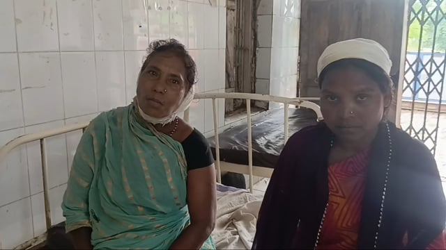झरना गांव में छज्जा निकालने की विवाद में मारपीट, दो महिलाएं हुई घायल