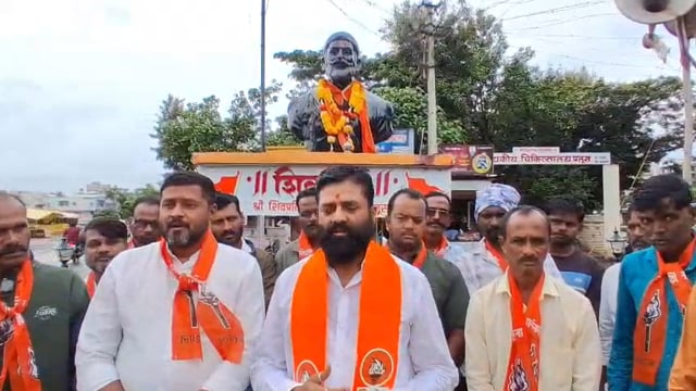 आमदार सदाभाऊ खोत यांच्या राजीनामेची मागणी करत शिवसेनेचे आंदोलन 