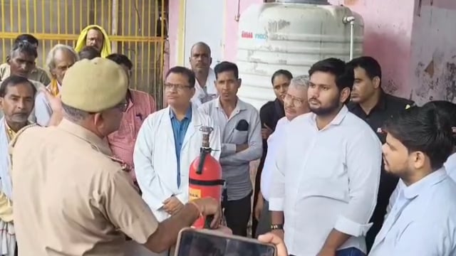 मथुरा जिला अस्पताल में फायर मॉकड्रिल, आग से बचाव के गुर सिखाए गए