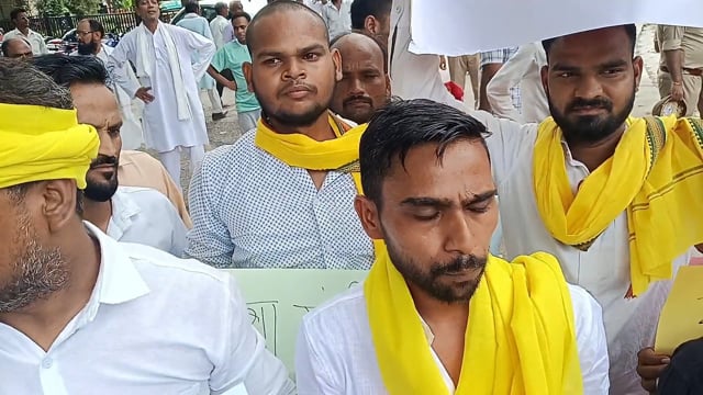 वाल्मीकि समाज की मांगों को लेकर राष्ट्रीय वाल्मीकि परिवार का कलेक्ट्रेट पर प्रदर्शन, कैबिनेट मंत्री के नाम सौंपा ज्ञापन