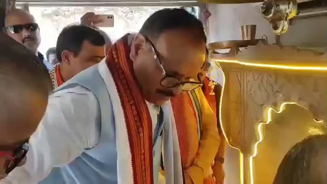 बृजेश पाठक परशुराम मंदिर पहुंचे वहां पर पूजा अर्चना की शाहजहांपुर