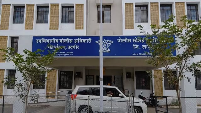 सायबर फसवणुकीतून ४ लाख ५७ हजारांची रक्कम बँक खात्यात जमा करून पुन्हा चेकद्वारे काढली,अज्ञात व्यक्तीवर गुन्हा दाखल