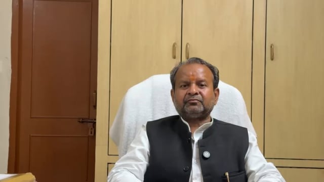 बलिया में सपा के राष्ट्रीय महासचिव अवलेश सिंह ने कहा शिक्षा मंत्री को बचा रही है सरकार