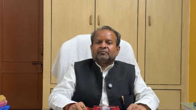 बलिया में सपा के राष्ट्रीय महासचिव अवलेश सिंह ने कहा...शिक्षा मंत्री को बचा रही है सरकार 