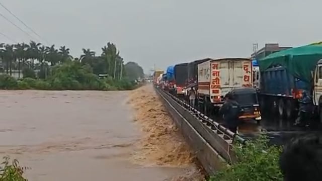 ब्रेकिंग न्यूज: गुजरात में भारी बारिश ने मचाई तबाही NH 8 पर पुल पर आया पानी...
गुजरात के वलसाड़ जिले
