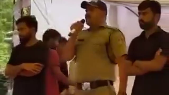 दिल्ली - उत्तराखंड पुलिस के सिपाही शेर सिंह जंतर-मंतर पहुंचे और छात्र आंदोलन के