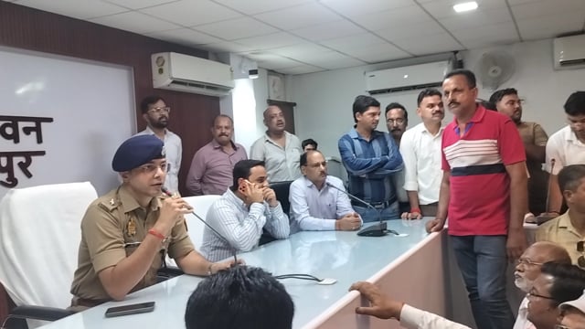 एसपी सौरभ दीक्षित ने पत्रकारों से मांगी माफी बोले गलती हो गई