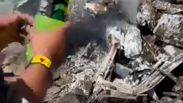 हिमाचल के चंबा में चलती टाटा सूमो पर गिरा पहाड़ का बड़ा हिस्सा...

सूमो में सवार 15 लोगों में से 13 लोगों की मौत...

हादसे का दर्दनाक वीडियो आया सामने