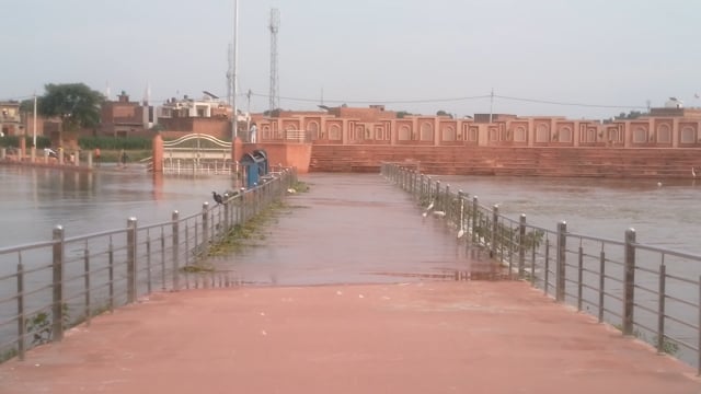 हनुमत धाम पर खन्नौत नदी का बढ़ा जलस्तर। 