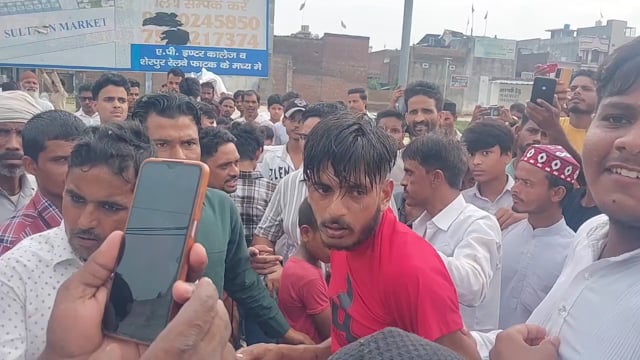 सब्जी खरीदने गए युवक की बाइक चोरी, पीछा करने पर चोर नाले में गिरा, लोगों ने दबोचा
