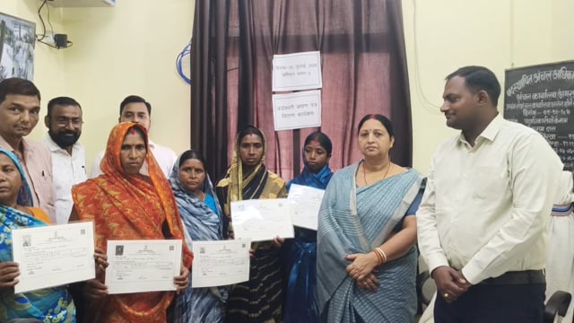 अभियान बसेरा 02 के तहत भूमिहीन परिवारों को मिली अपनी जमीन, 10 लाभुकों को बांटे गए बंदोबस्ती प्रमाण पत्र