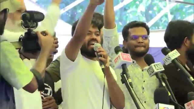 धर्मेंद्र प्रधान के स्थिपे के बाद अभिजीत दिपके का fबयान झुकती है दुनिया झुकानेवाला चाहिये 